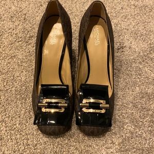 Michael Kors Buckled Pump size 7